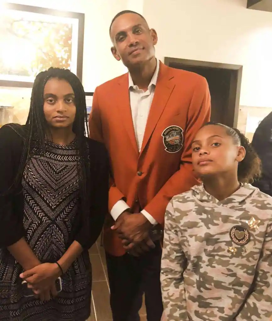grant hill 020123 e07bfdd5bf0d40619602be9e35b5558d